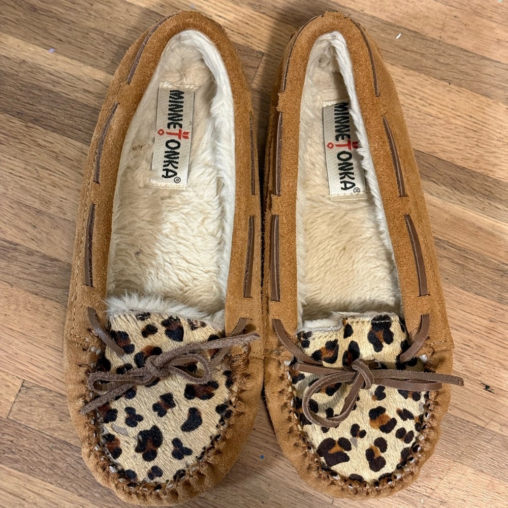 Minnetonka Brown Leopard Print Moccasins